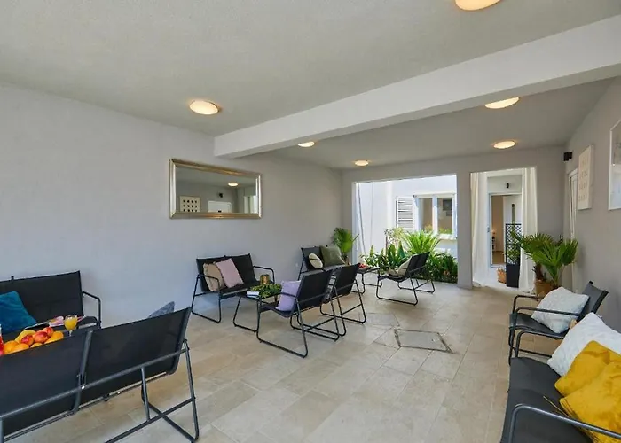 Palm Tree Apartments