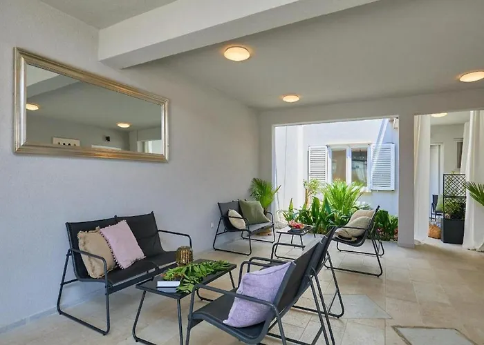 Palm Tree Apartments